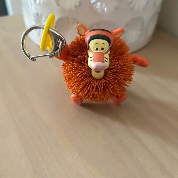 Vintage 1998 Disney Tigger Koosh Ball Keychain Rubber Filament Collectible Toy - Picture 2 of 4